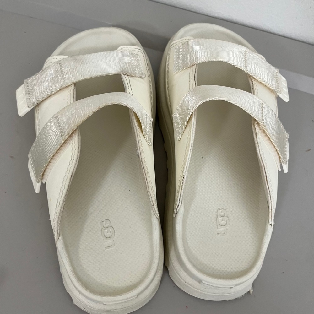 UGG GoldenGlow Slide Sandals Kids Sz 2 Sea Salt White Platform Sporty